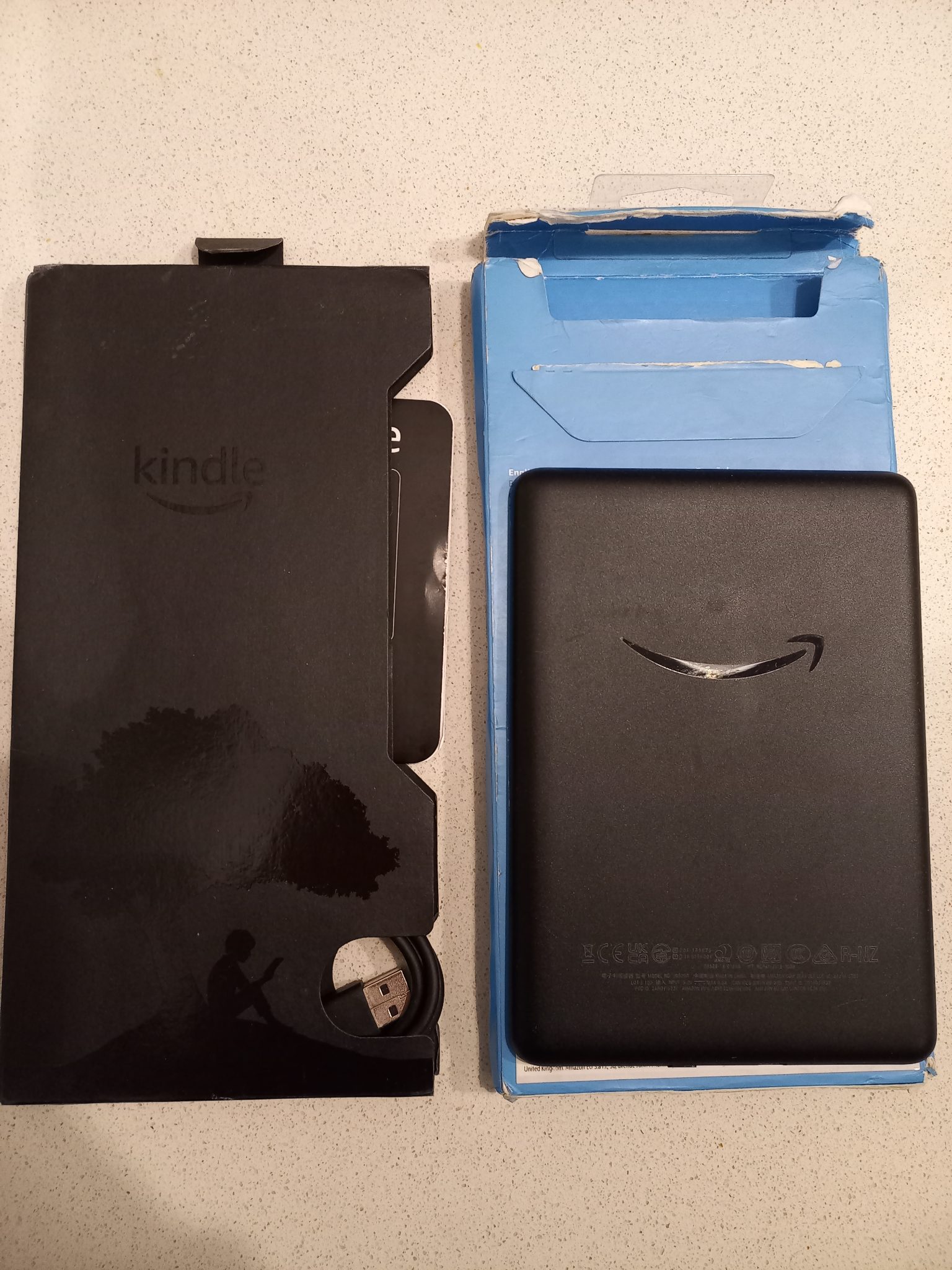 Amazon Kindle 10th Generation 8GB WiFi Built-In Light Black